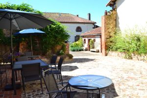 Terrasse - Chambres d'hôtes L'envers à Abzac