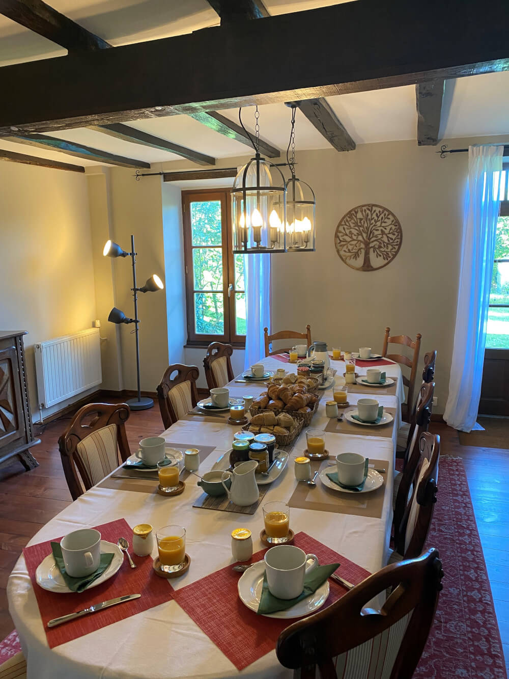 Salle de petit-déjeuner - Chambres d'hôtes L'envers à Abzac